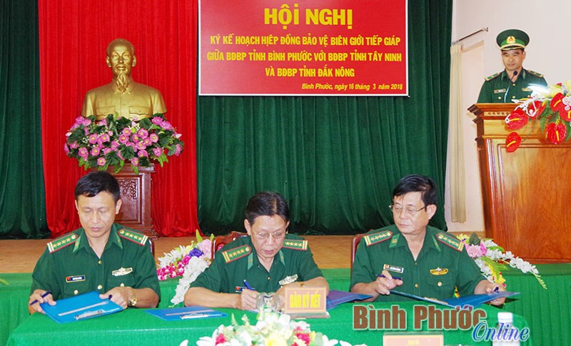 Bộ đội bi&ecirc;n ph&ograve;ng B&igrave;nh Phước, T&acirc;y Ninh, Đắk N&ocirc;ng: K&yacute; kết hiệp đồng bảo vệ bi&ecirc;n giới tiếp gi&aacute;p