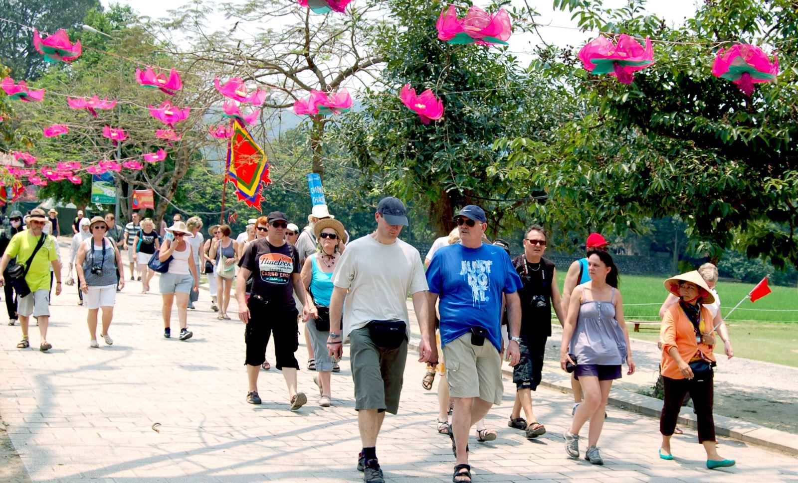 N&acirc;ng cao chất lượng phục vụ du lịch dịp tết Nguy&ecirc;n đ&aacute;n Mậu Tuất 2018