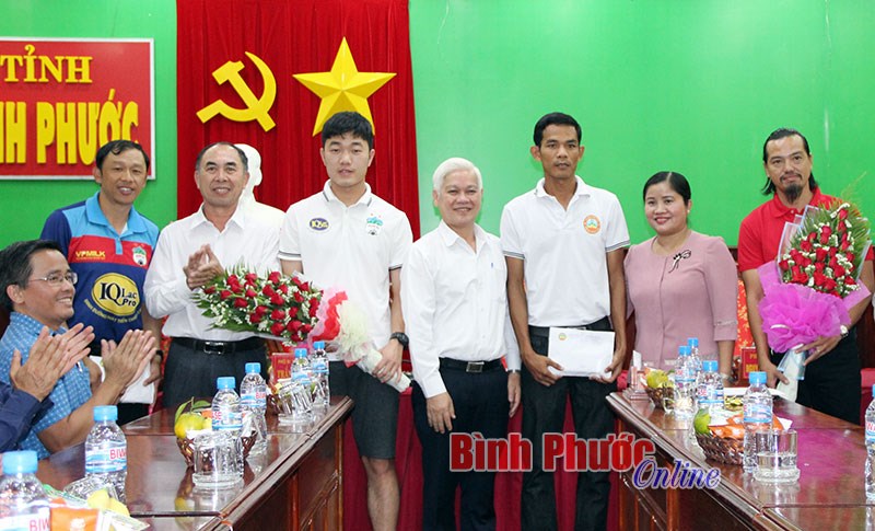 Lãnh đạo tỉnh gặp mặt CLB bóng đá Bình Phước và Hoàng Anh Gia Lai
