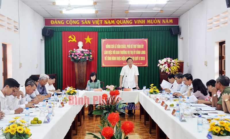 L&atilde;nh đạo tỉnh l&agrave;m việc với Thị ủy B&igrave;nh Long