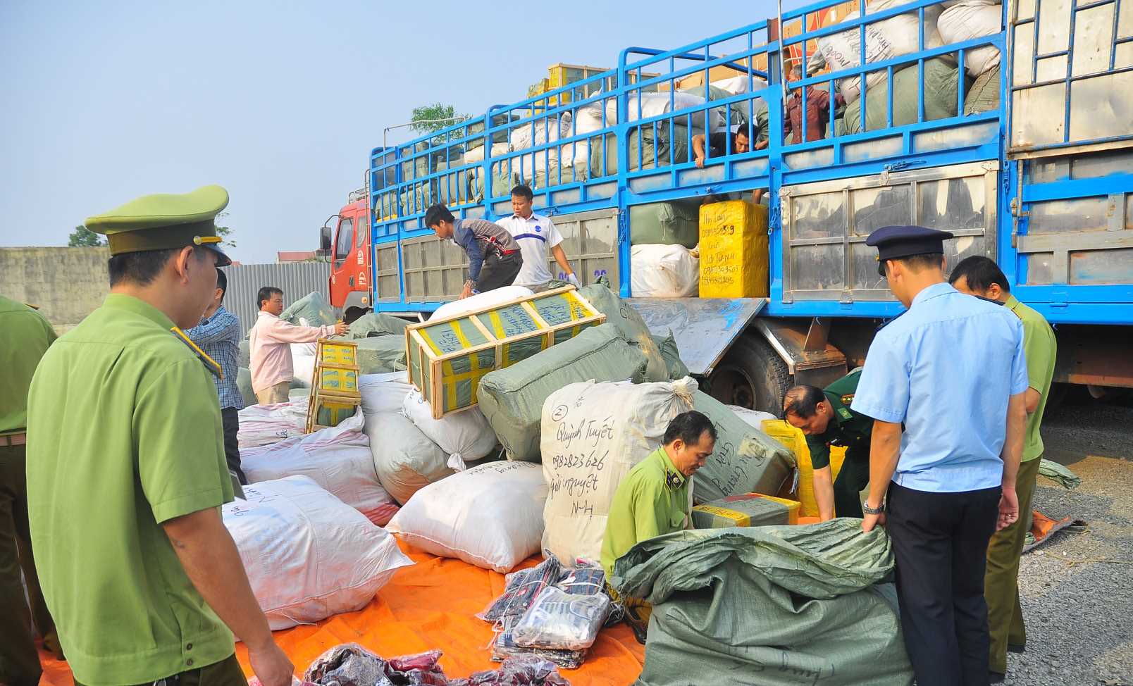 Cần nghi&ecirc;m trị bu&ocirc;n lậu v&agrave; gian lận thương mại