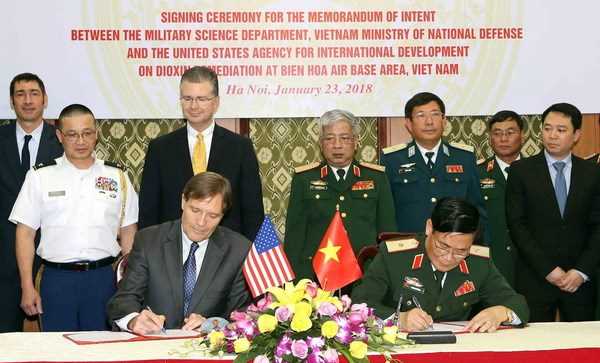 Hoa Kỳ mong muốn tăng cường hợp t&aacute;c quốc ph&ograve;ng với Việt Nam