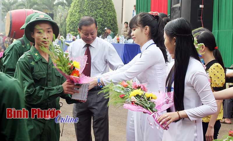 Lộc Ninh thực hiện tốt tuyển gọi c&ocirc;ng d&acirc;n nhập ngũ