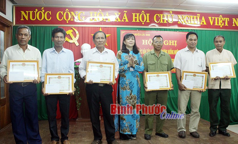 52 người c&oacute; uy t&iacute;n trong cộng đồng d&acirc;n cư ở huyện Lộc Ninh