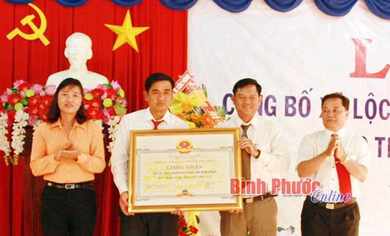Lộc Thái đón bằng đạt chuẩn nông thôn mới