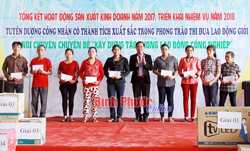 Mang xuân ấm đến công nhân