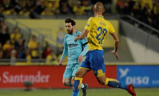 Barcelona hòa sốc đội 'cầm đèn đỏ' ngay trước thềm đại chiến