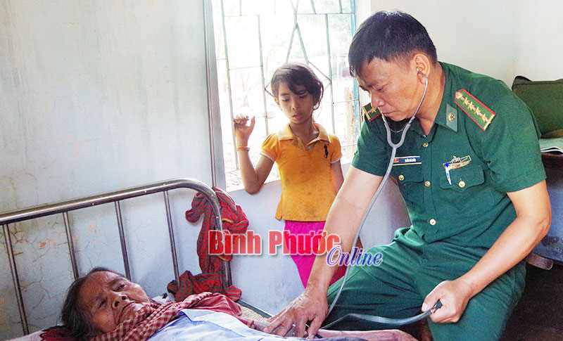 Thầy thuốc của đồng bào nghèo vùng biên