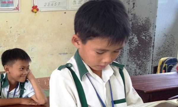 Tặng bằng khen em học sinh lớp 3 trả lại 44 triệu đồng cho người mất