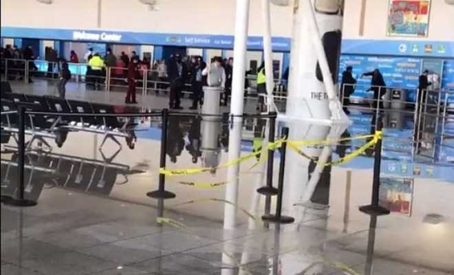 Bão tuyết kỷ lục, sân bay JFK ở Mỹ rơi vào tình trạng hỗn loạn