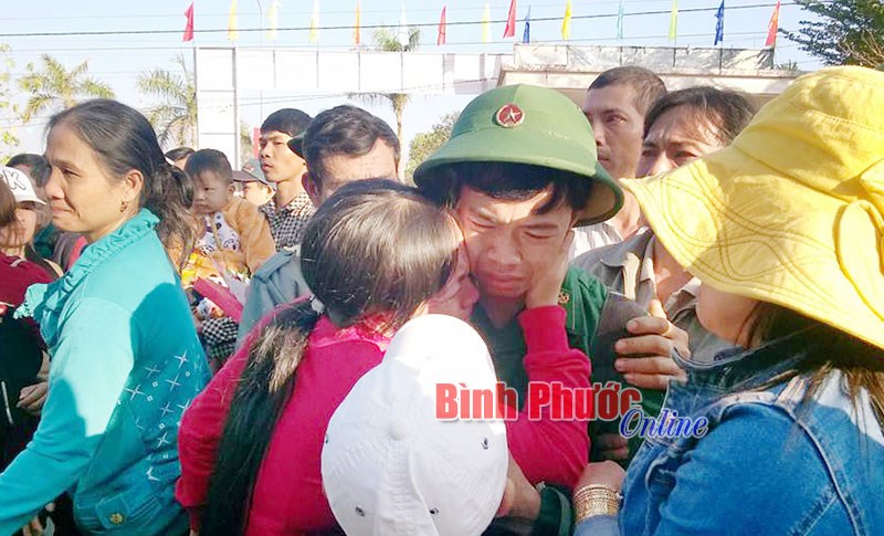 70 thanh ni&ecirc;n Phước Long l&ecirc;n đường nhập ngũ