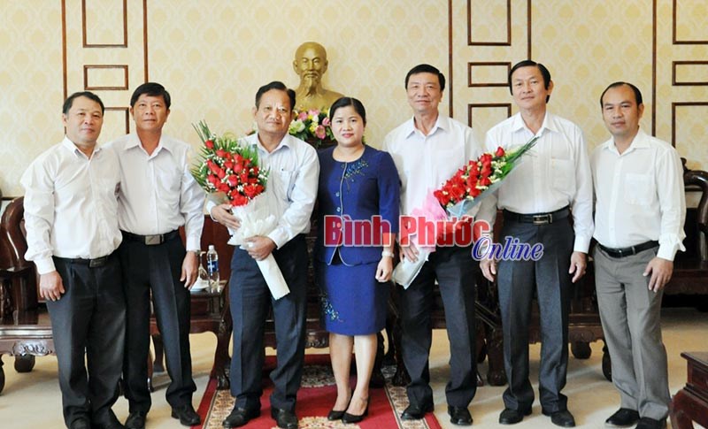 Trao quyết định nghỉ hưu cho c&aacute;n bộ diện Ban Thường vụ Tỉnh ủy quản l&yacute;