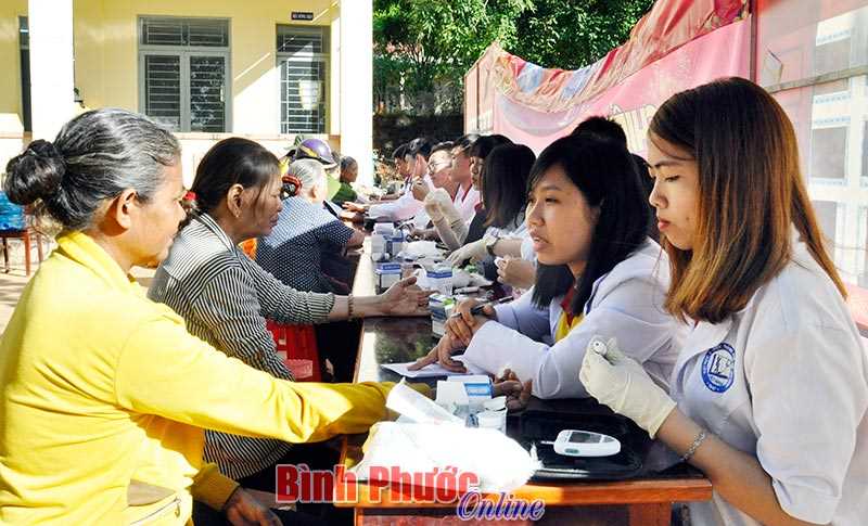 Nhiều hoạt động hướng tới đồng bào nghèo vùng biên