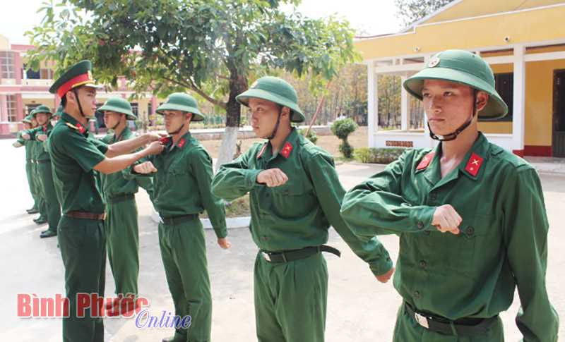 CHƠN TH&Agrave;NH: Thanh ni&ecirc;n nhập ngũ đạt 123,75% chỉ ti&ecirc;u