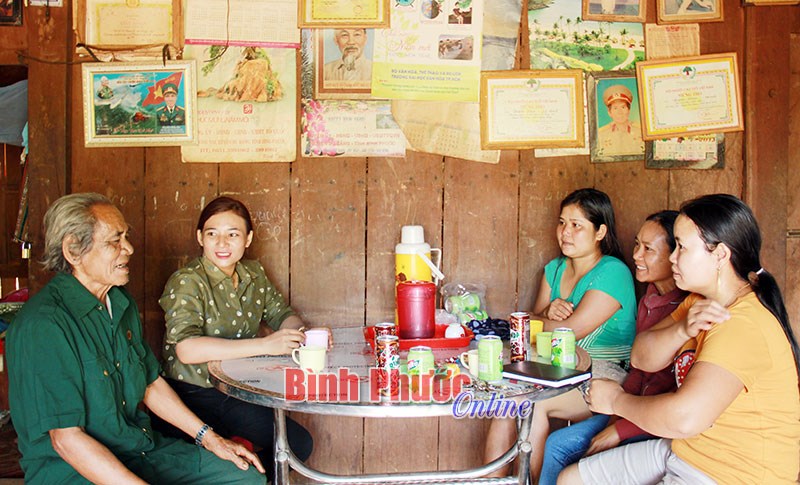 Những người con ki&ecirc;n trung ở x&atilde; anh h&ugrave;ng