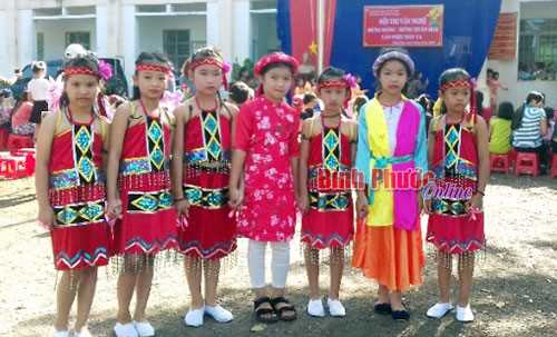 Dạy học trò biết chia sẻ yêu thương