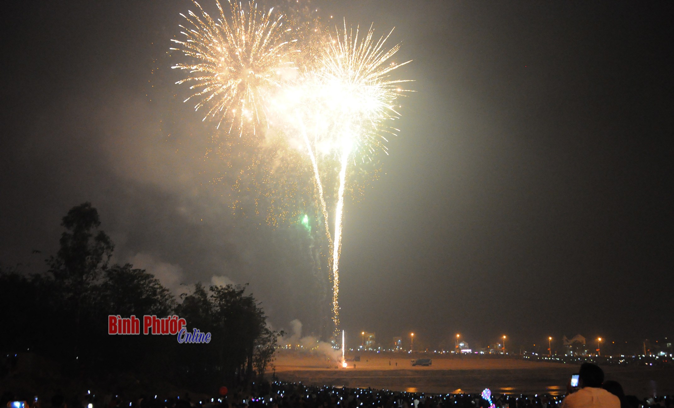 B&igrave;nh Phước rực rỡ ph&aacute;o b&ocirc;ng đ&ecirc;m giao thừa