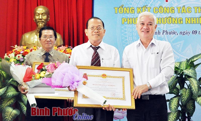 Phải t&ocirc;n trọng v&agrave; bảo vệ người nộp thuế