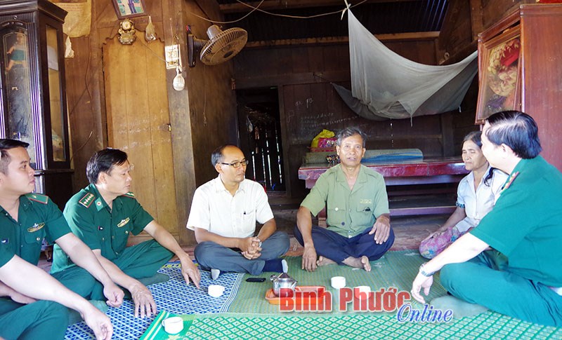 Ph&aacute;t huy vai tr&ograve; gi&agrave; l&agrave;ng, người uy t&iacute;n bảo vệ bi&ecirc;n giới