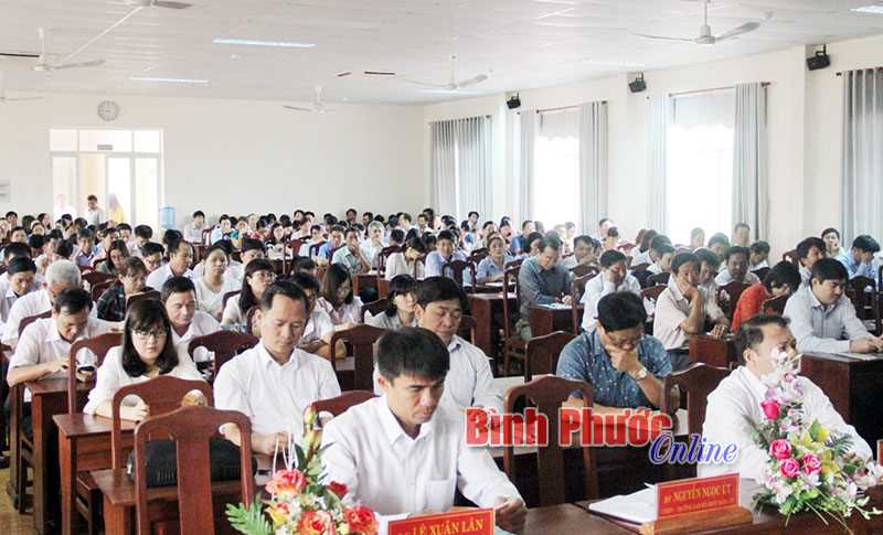 Phong c&aacute;ch người đứng đầu đơn vị phải d&acirc;n chủ, khoa học, s&aacute;ng tạo