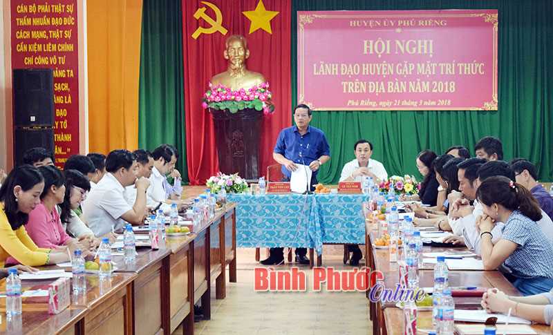 Huyện ủy Ph&uacute; Riềng gặp mặt tr&iacute; thức