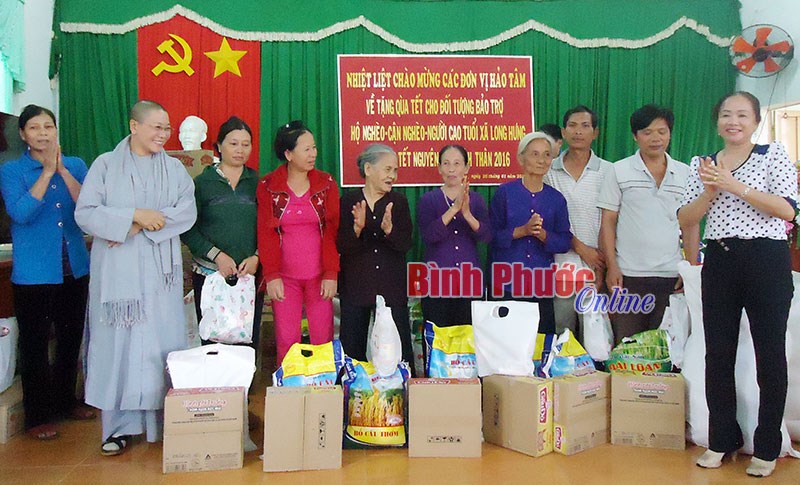 Phú Riềng: Hơn 3 tỷ đồng chăm lo tết người nghèo, người có công