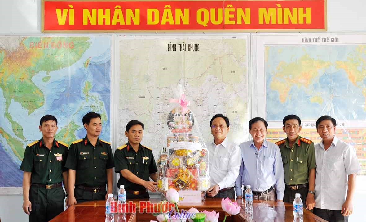 L&atilde;nh đạo tỉnh thăm v&agrave; ch&uacute;c tết lực lượng vũ trang tại huyện Lộc Ninh