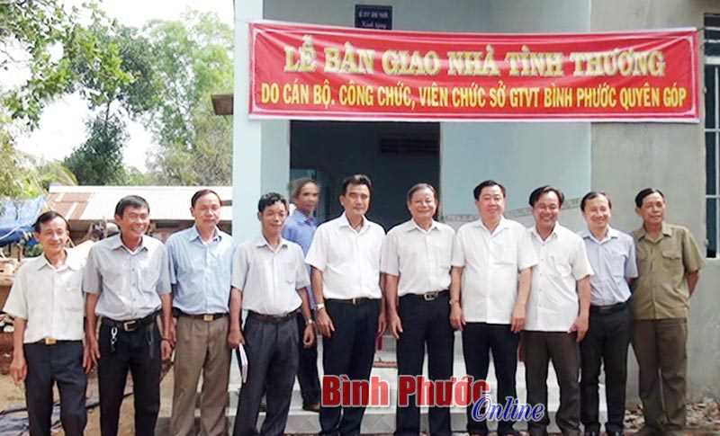 Tặng nhà cho đảng viên Hoàng Quế Mây