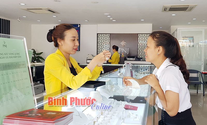 Thị trường 8-3: Đua khuyến mãi