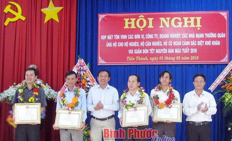 TIẾN THÀNH: Doanh nghiệp ủng hộ gần 350 triệu đồng hỗ trợ người nghèo đón tết