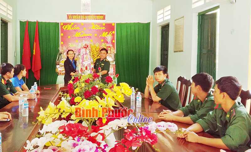 Tỉnh đoàn thăm, chúc tết các đồn biên phòng trên địa bàn Bù Đốp
