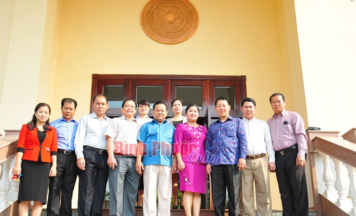 T&ograve;a &aacute;n 3 tỉnh thuộc Vương quốc Campuchia ch&agrave;o x&atilde; giao l&atilde;nh đạo Tỉnh ủy