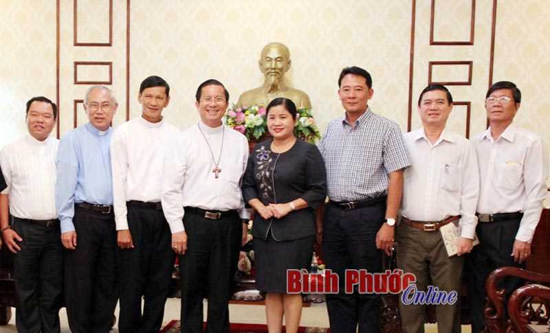 T&ograve;a gi&aacute;m mục Ph&uacute; Cường ch&uacute;c tết l&atilde;nh đạo Tỉnh ủy, UBND tỉnh