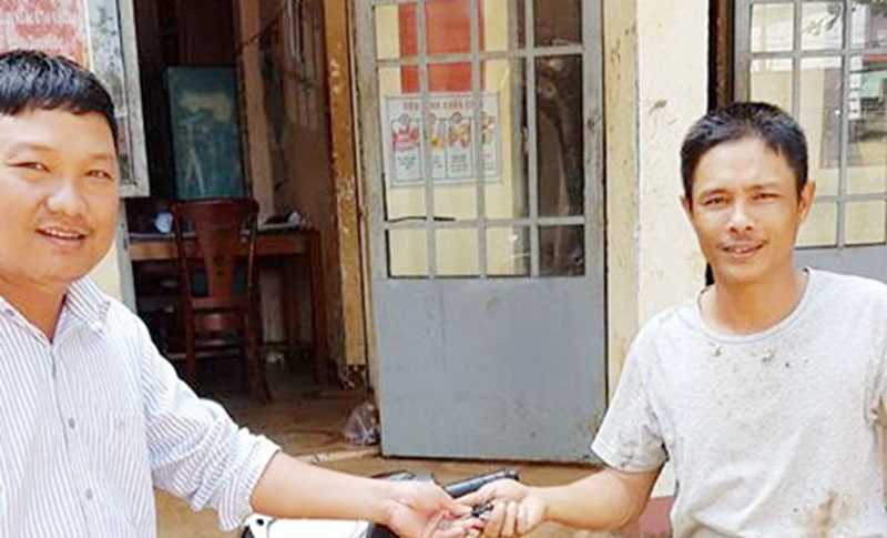 C&ocirc;ng an x&atilde; B&ugrave; Nho bắt đ&aacute; n&oacute;ng xe m&aacute;y v&agrave; đ&aacute;nh bạc