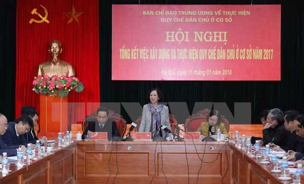 N&acirc;ng cao tr&aacute;ch nhiệm của ch&iacute;nh quyền trong thực hiện d&acirc;n chủ ở cơ sở