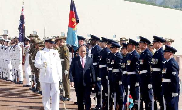 Australia bắn 19 loạt đại b&aacute;c ch&agrave;o đ&oacute;n Thủ tướng Nguyễn Xu&acirc;n Ph&uacute;c