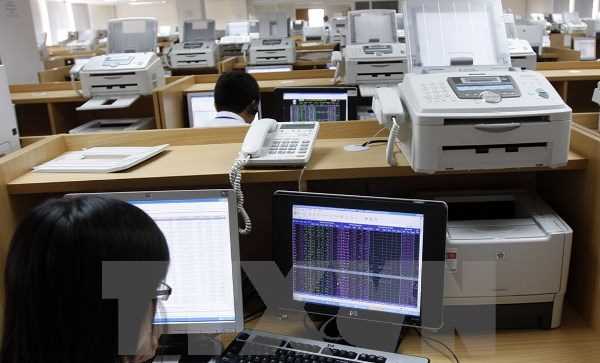 Hơn 8.000 tỷ đồng đổ vào thị trường, VN-Index vượt mốc 1.000 điểm