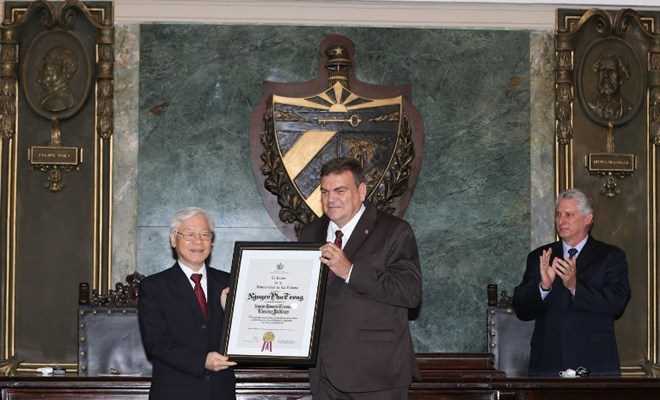 Tổng B&iacute; thư Nguyễn Ph&uacute; Trọng nhận Bằng Tiến sỹ danh dự tại Cuba