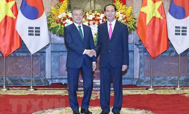 Chủ tịch nước Trần Đại Quang đ&oacute;n tiếp Tổng thống H&agrave;n Quốc Moon Jae-in