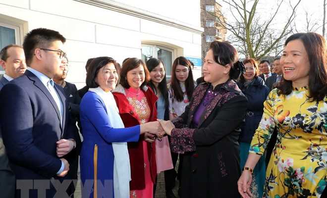 Chủ tịch Quốc hội gặp gỡ cộng đồng người Việt Nam tại H&agrave; Lan