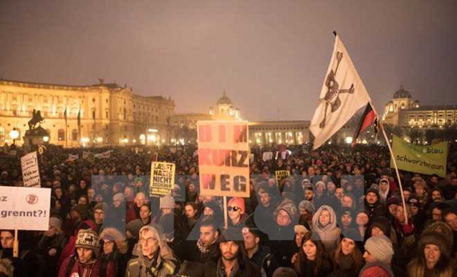 Hàng chục nghìn người biểu tình tại Áo phản đối đảng cực hữu