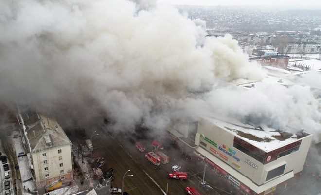 Tổng thống Putin tới hiện trường vụ ch&aacute;y trung t&acirc;m thương mại ở Nga