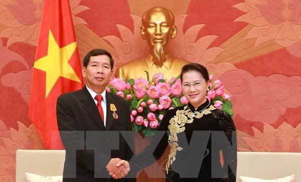 Chủ tịch Quốc hội tiếp Ch&aacute;nh &aacute;n T&ograve;a &aacute;n nh&acirc;n d&acirc;n tối cao L&agrave;o