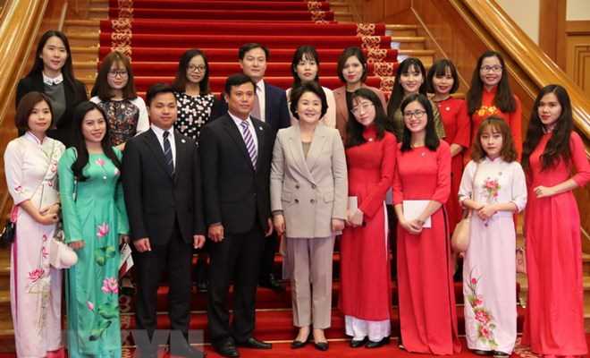 Phu nhân Tổng thống Hàn Quốc Moon Jae-in gặp gỡ sinh viên Việt Nam