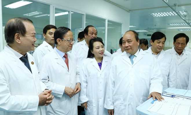 Thủ tướng mong y, bác sỹ chăm sóc người bệnh như ruột thịt của mình