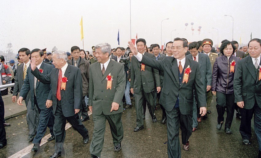 Những h&igrave;nh ảnh hoạt động của Nguy&ecirc;n Thủ tướng Ch&iacute;nh phủ Phan Văn Khải