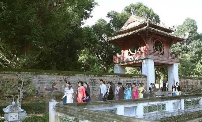 Văn Miếu-Quốc Tử Gi&aacute;m khai trương hệ thống thuyết minh 8 ng&ocirc;n ngữ