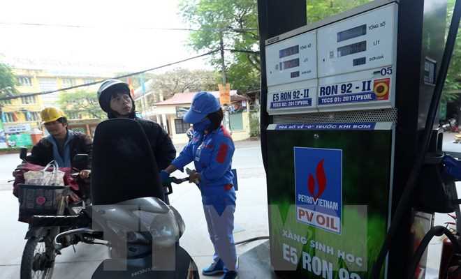 Xăng sinh học E5 RON 92 rẻ hơn gần 1.900 đồng/lít so với RON 95