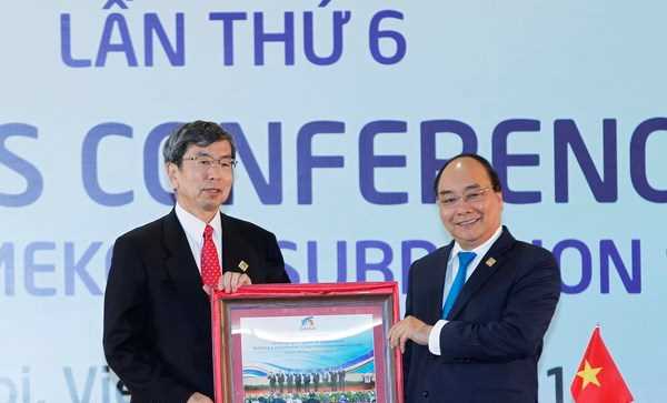 Thủ tướng Nguyễn Xu&acirc;n Ph&uacute;c v&agrave; Chủ tịch ADB chủ tr&igrave; họp b&aacute;o quốc tế