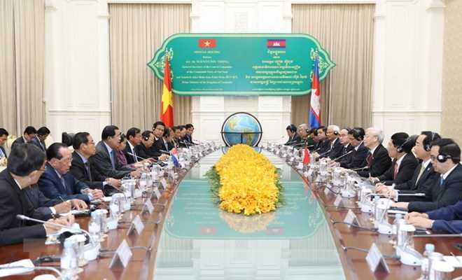 Tiếp tục đ&agrave; ph&aacute;t triển của mối quan hệ l&aacute;ng giềng Việt Nam-Campuchia